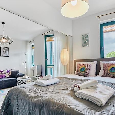 Golden Hour Apartments- Armii Krajowej 9 ชวีโนวิชแจ ภายนอก รูปภาพ