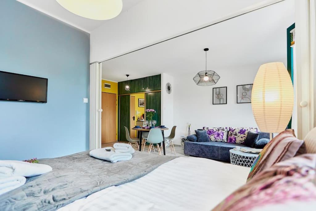 Golden Hour Apartments- Armii Krajowej 9 ชวีโนวิชแจ ภายนอก รูปภาพ